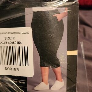 Torrid Black Pedal Pusher Leggings with Pockets Size 2 NWT